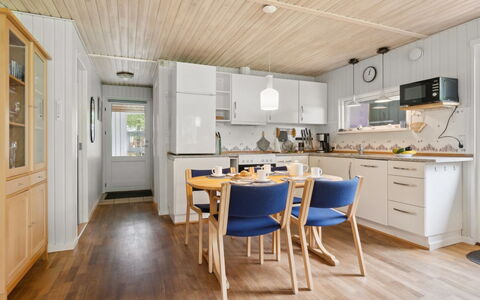Alkmar - from the Sea: Legna, Pavimentazione, Interior Design, Mobilia, Soffitto, Pavimento, Cucina, Casa, Controsoffitto, Pavimento In Legno