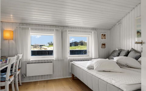 Minka - 58M from the Sea: Legna, Casa, Camera Da Letto, Soffitto, Letto, Bedding, Lenzuolo, Telaio Del Letto, Color Legno, Latifoglie