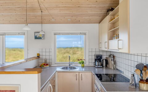 Nikoletta - 50M from the Sea: Legna, Pavimentazione, Soffitto, Cucina, Elettrodomestico Da Cucina, Color Legno, Latifoglie, Elettrodomestico, Pavimento In Legno, Compensato