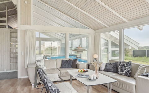 Jürgen - 293M from the Sea: Mobilia, Interior Design, Pavimentazione, Legna, Pavimento, Soffitto, Pavimento In Legno, Sedia, Tavolo, Illuminazione