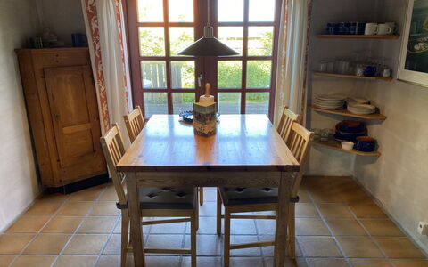 Henke - 100M from the Sea: Mobilia, Sedia, Pavimentazione, Sala Da Pranzo, Tavolo, Pavimento, Interior Design, Cucina & Sala Da Pranzo Tavolo, Legna, Camera