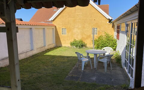 Bedri - 100M from the Sea: Casa, Casa, Villetta, Porta, Backyard, Cortile, Shade, Prato, Giardino, Mobili Da Esterno