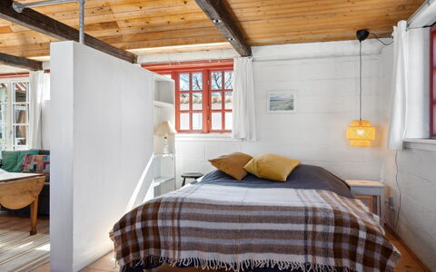 Bedri - 100M from the Sea: Mobilia, Interior Design, Pavimentazione, Parete, Pavimento, Legna, Soffitto, Camera Da Letto, Letto, Camera