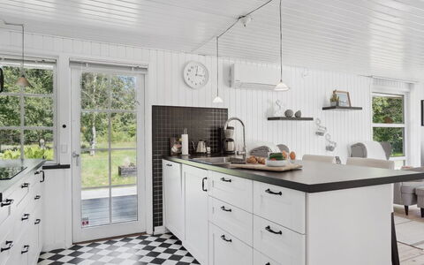 Adser - 600M from the Sea: Cucina, Controsoffitto, Cabinetry, Elettrodomestico Da Cucina, Cassetto, Rubinetto, Cucina Stufa, Credenza