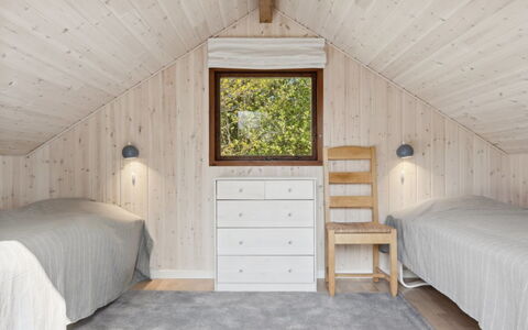 Irlin - 600M from the Sea: Legna, Camera Da Letto, Soffitto, Interior Design, Letto, Pavimentazione, Pavimento, Mobilia, Casa, Camera