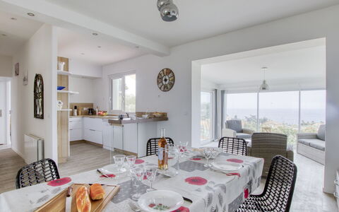 La Bellanda: Tavolo, Mobilia, Proprietà, Cornice, Tavola, Sedia, Interior Design, Cucina & Sala Da Pranzo Tavolo, Tovaglia, Pavimentazione