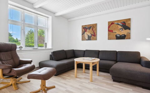 Essie - 20Km from the Sea: Legna, Tetto, Architettura, Casa, Casa, Villetta, Raccordo, Latifoglie, Pendenza, Estate