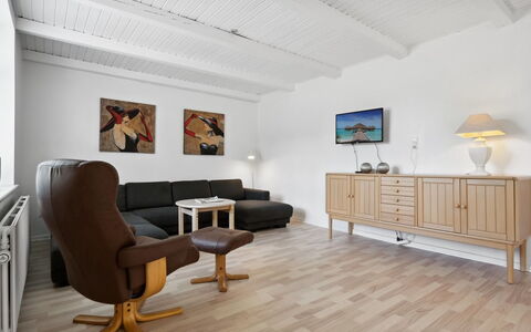 Essie - 20Km from the Sea: Legna, Tetto, Architettura, Casa, Casa, Villetta, Raccordo, Latifoglie, Pendenza, Estate