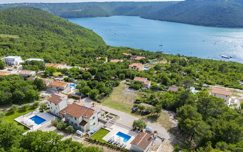 Villa Dina: Visione Globale, Costiera E Morfologie Oceanic, Piscina, Ricorrere, Costa, Fotografia Aerea, Resort Citta ', Eco Hotel, Baia, Suono