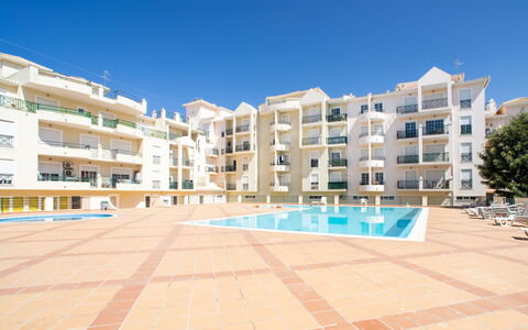 Sunny Beach Casa-M: Cielo, Costruzione, Palazzone, Urban Design, Condominio, Casa, Pianta, Tempo Libero, Immobiliare, Zona Residenziale