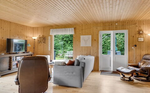 Rikhard - 75M from the Sea: Tetto, Casa, Lotto, Casa, Villetta, Estate, Edifici Giardino, Shade, Log Cabin, Landscaping