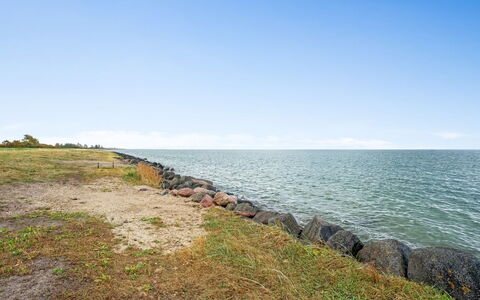 Rikhard - 75M from the Sea: Tetto, Casa, Lotto, Casa, Villetta, Estate, Edifici Giardino, Shade, Log Cabin, Landscaping