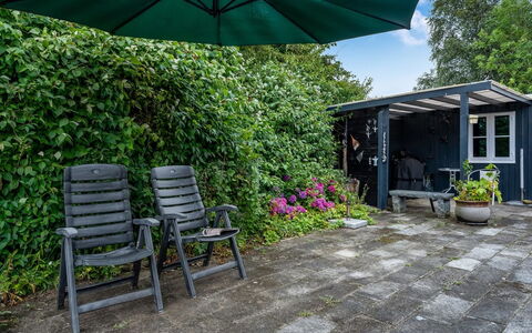 Rikhard - 75M from the Sea: Tetto, Casa, Lotto, Casa, Villetta, Estate, Edifici Giardino, Shade, Log Cabin, Landscaping