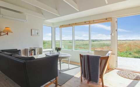 Helga - 800M from the Sea: Zona Residenziale, Tetto, Sobborgo, Driveway, Estate, Camino