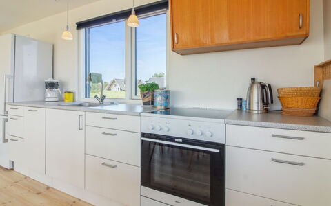 Helga - 800M from the Sea: Zona Residenziale, Tetto, Sobborgo, Driveway, Estate, Camino