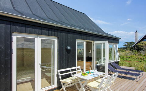 Helga - 800M from the Sea: Zona Residenziale, Tetto, Sobborgo, Driveway, Estate, Camino
