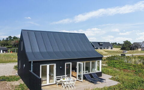 Helga - 800M from the Sea: Zona Residenziale, Tetto, Sobborgo, Driveway, Estate, Camino