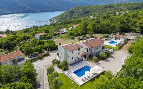 Villa Camellia: Visione Globale, Ricorrere, Fotografia Aerea, Piscina, Estate, Resort Citta ', Eco Hotel, Villa, Baia, Hotel