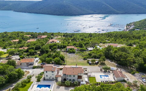 Villa Camellia: Visione Globale, Zona Residenziale, Fotografia Aerea, Costa, Ricorrere, Estate, Resort Citta ', Villaggio, Piscina, Eco Hotel