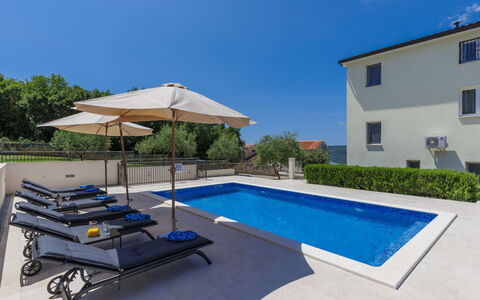 Villa Camellia: Nube, Cielo, Pianta, Arecales, Shade, Albero, Costiera E Morfologie Oceanic, Tempo Libero, Impianto Terrestre, Barca