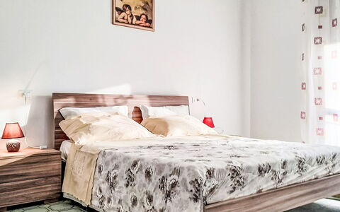 Patrizia: Mobilia, Letto, Camera Da Letto, Legna, Lenzuolo, Bedding, Biancheria, Interior Design, Tessile, Pavimento