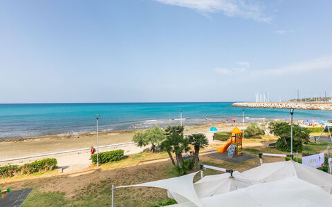 Massimo Beach House: Nube, Cielo, Pianta, Arecales, Shade, Albero, Costiera E Morfologie Oceanic, Tempo Libero, Impianto Terrestre, Barca