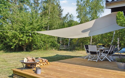 Thordgrim - 600M from the Sea: Shade, Mobili Da Esterno, Prato, Giardino, Sedia, Cortile, Tenda, Tavolo Esterno, Backyard