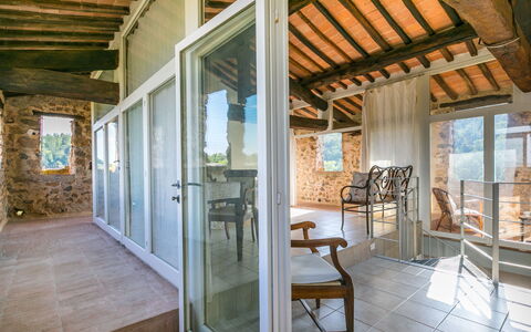 Sovicille 609: Portico, Legna, Interior Design, Fascio, Pavimento, Pavimentazione, Finestra, Color Legno, Latifoglie, Villetta