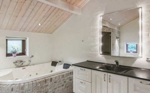 Ran - 1.5Km from the Sea: Legna, Casa, Portico, Deck, Latifoglie, Tetto, Color Legno, Pavimento In Legno, Eco Hotel