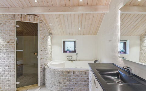 Ran - 1.5Km from the Sea: Legna, Casa, Portico, Deck, Latifoglie, Tetto, Color Legno, Pavimento In Legno, Eco Hotel