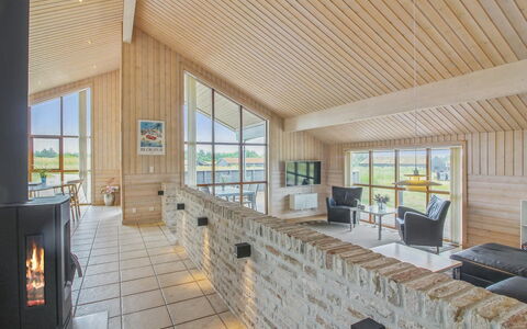Ran - 1.5Km from the Sea: Legna, Casa, Portico, Deck, Latifoglie, Tetto, Color Legno, Pavimento In Legno, Eco Hotel