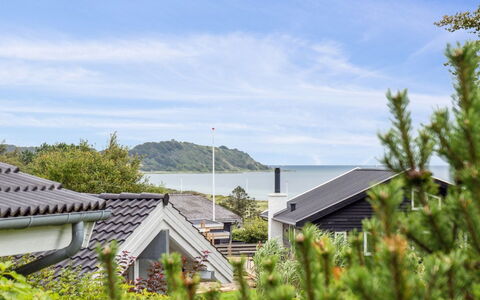 Lazorka - 200M from the Sea: Tetto, Casa, Porta, Villetta, Shade, Raccordo, Cortile, Estate, Backyard