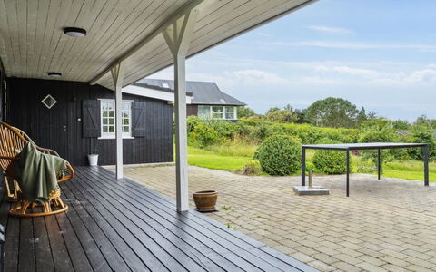 Lazorka - 200M from the Sea: Tetto, Casa, Porta, Villetta, Shade, Raccordo, Cortile, Estate, Backyard