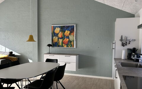Esger - 900M from the Sea: Soffitto, Pavimentazione, Interior Design, Pavimento, Materiale Composito, Mobilia, Ricorrere, Hotel, Design, Illuminazione Diurna