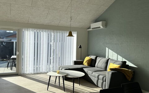 Esger - 900M from the Sea: Soffitto, Pavimentazione, Interior Design, Pavimento, Materiale Composito, Mobilia, Ricorrere, Hotel, Design, Illuminazione Diurna