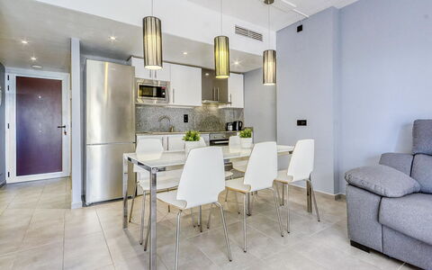 Cap Blanc: Mobilia, Cabinetry, Sedia, Controsoffitto, Costruzione, Pianta Della Casa, Divano, Tavolo, Interior Design, Pavimentazione