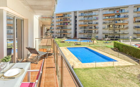 Cap Blanc: Proprietà, Finestra, Costruzione, Pianta, Sedia, Piscina, Architettura, Acqua, Condominio, Pavimentazione