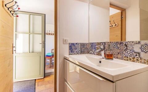 Le Mas de Marius: Idraulico Fixture, Rubinetto, Proprietà, Vasca Da Bagno, Costruzione, Interior Design, Legna, Bagno, Mobiletto Del Bagno