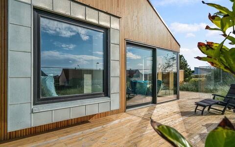 Bena - 800M from the Sea: Mobilia, Interior Design, Sedia, Pavimentazione, Tavolo, Ricorrere, Pavimento, Soffitto, Camera, Eco Hotel