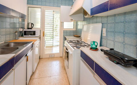 Els Pins: Cabinetry, Lavandino Della Cucina, Controsoffitto, Lavello, Proprietà, Cucina Stufa, Rubinetto, Cucina, Elettrodomestico Da Cucina, Elettrodomestico