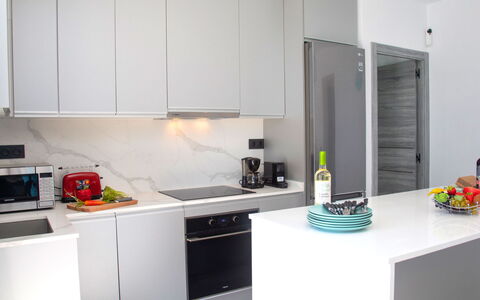 Estrella Azul: Proprietà, Cabinetry, Controsoffitto, Elettrodomestico Da Cucina, Cucina Stufa, Cucina, Elettrodomestico, Interior Design, Lavello, Pavimentazione