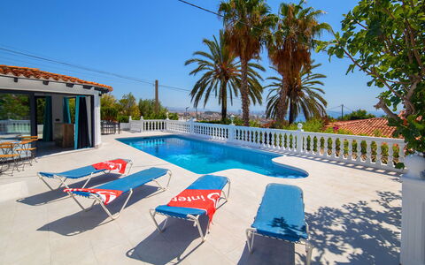 Estrella Azul: Cielo, Proprietà, Piscina, Azzurro, Acqua, Mobili Da Esterno, Pianta, Shade, Costruzione, Albero