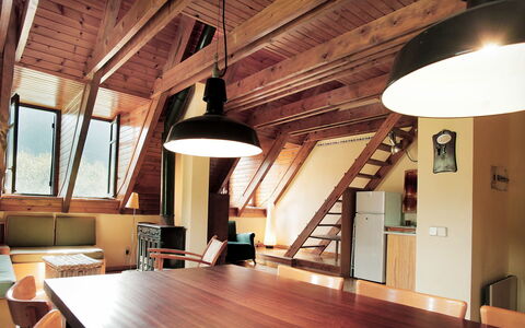 Herbasabina: Soffitto, Camera, Interior Design, Costruzione, Proprietà, Legna, Latifoglie, Pavimento In Legno, Illuminazione, Fascio