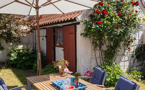 Merete - 50M from the Sea: Tetto, Casa, Casa, Villetta, Raccordo, Estate, Driveway, Edifici Giardino, Cortile, Capannone