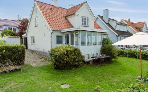 Merete - 50M from the Sea: Tetto, Casa, Casa, Villetta, Raccordo, Estate, Driveway, Edifici Giardino, Cortile, Capannone