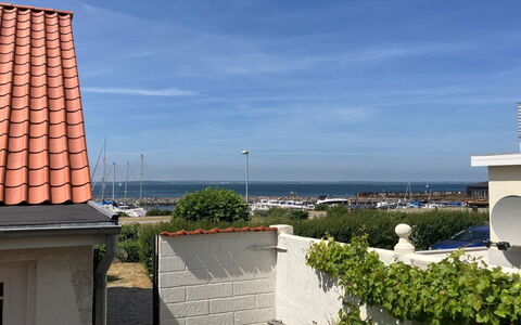 Merete - 50M from the Sea: Tetto, Casa, Casa, Villetta, Raccordo, Estate, Driveway, Edifici Giardino, Cortile, Capannone