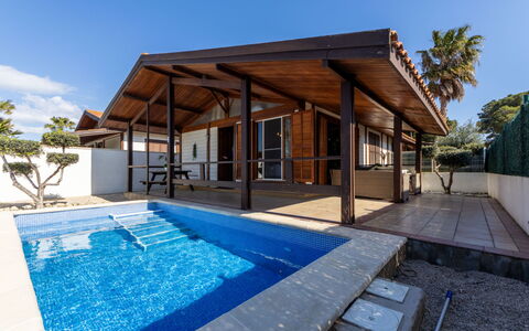 Tropical 2: Legna, Piscina, Pavimento, Ricorrere, Shade, Casa, Materiale Composito, Porta, Deck, Latifoglie