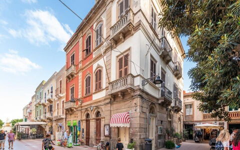 L'Appartamento nel Corso: Acqua, Cielo, Nube, Azzurro, Costruzione, Albero, Montagna, Costiera E Morfologie Oceanic, Finestra, Lago
