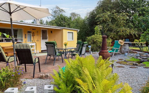 Aslak - 600M from the Sea: Tetto, Casa, Porta, Villetta, Shade, Raccordo, Cortile, Estate, Backyard