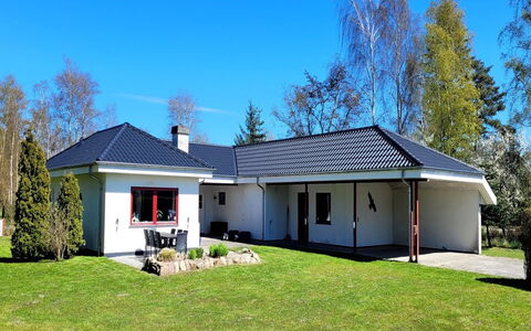 Hakon - 550M from the Sea: Tetto, Casa, Porta, Villetta, Shade, Raccordo, Cortile, Estate, Backyard